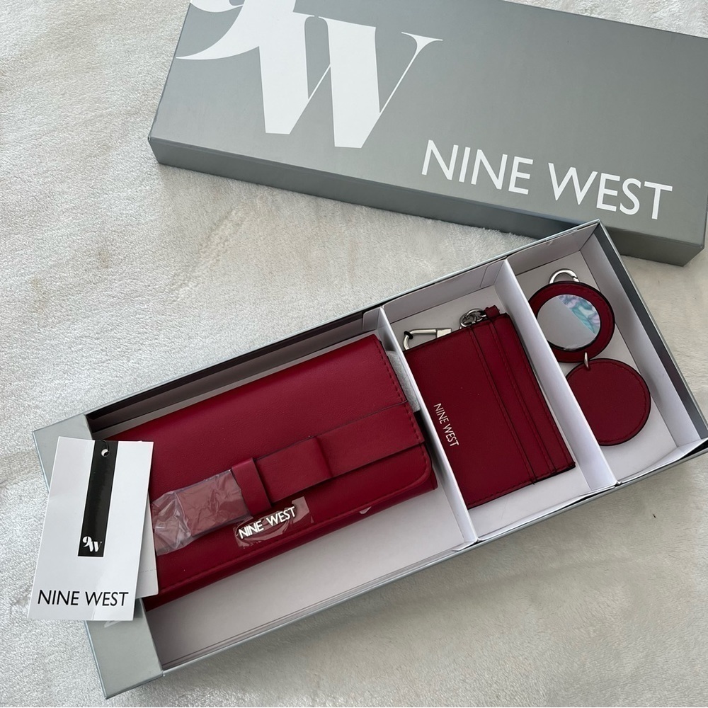 Nwt NINE WEST Gift 3 PC Set, Wristlet, Card Wallet, Small Mirror